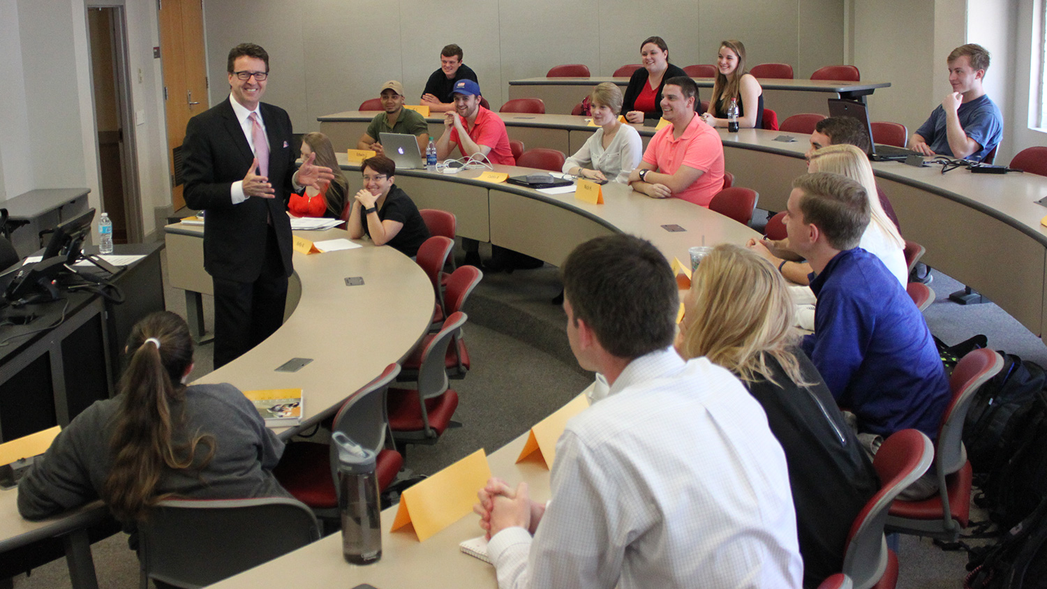 Photo of guest speaker Scott McKay discussing accounting fraud with students in Dr. Al Chen's accounting course.